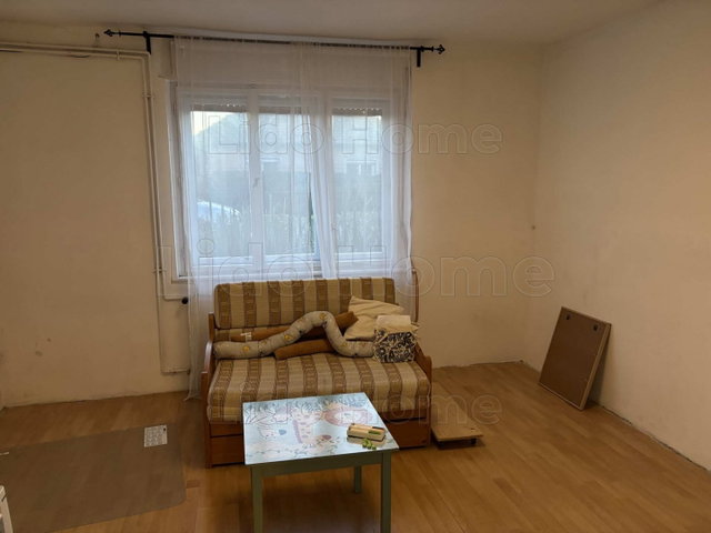Eladó családi ház, Bicskén 32 M Ft, 2 szobás