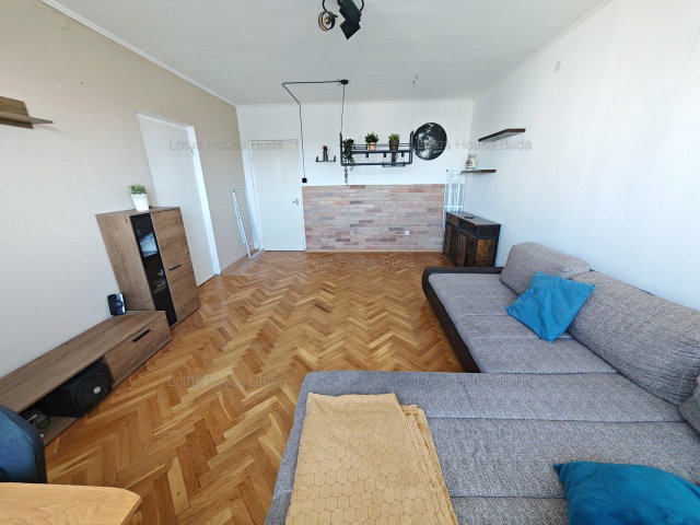 Eladó panellakás, Budapesten, XV. kerületben, Mézeskalács téren