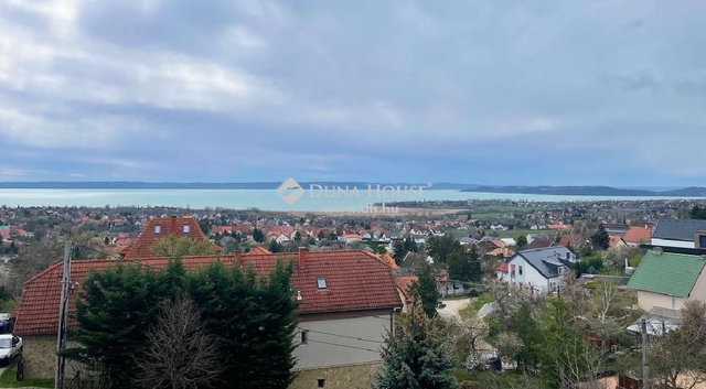 Eladó családi ház, Csopakon 398 M Ft, 6 szobás