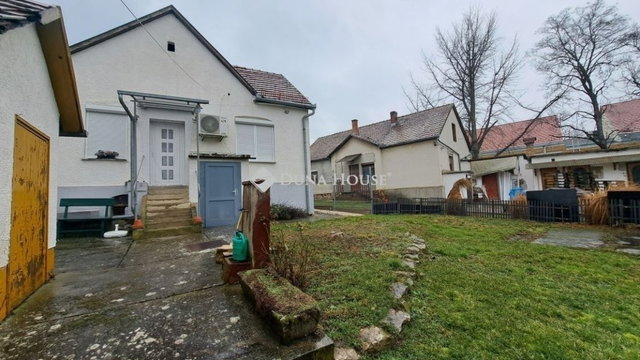Eladó családi ház, Villányban 46 M Ft, 3 szobás