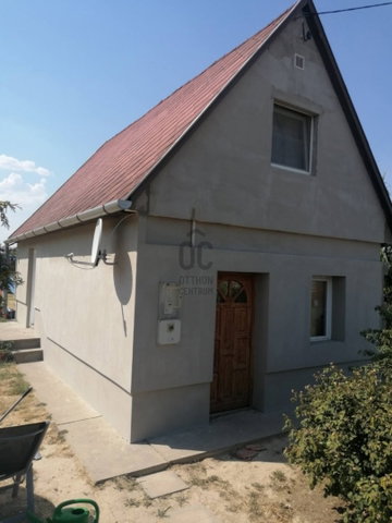 Eladó családi ház, Szekszárdon 19 M Ft, 2 szobás