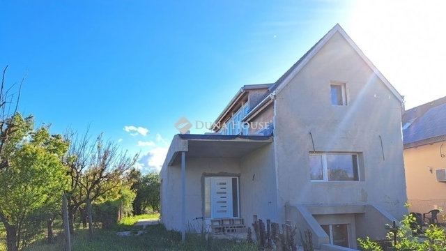 Eladó családi ház, Vácon 89 M Ft, 4 szobás