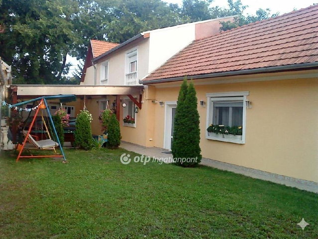 Eladó családi ház, Debrecenben 175 M Ft, 4 szobás