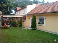 Eladó családi ház, Debrecenben 175 M Ft, 4 szobás