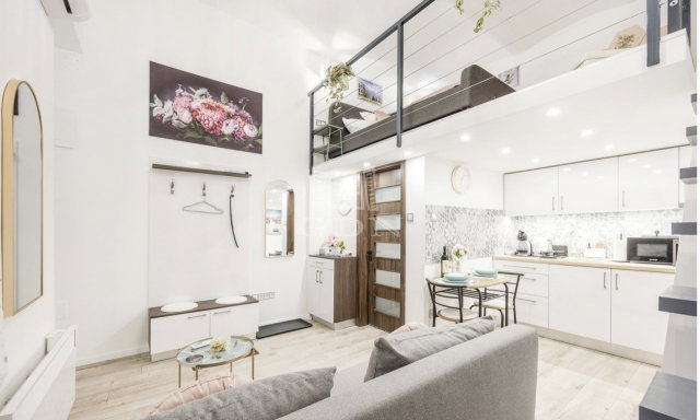 Eladó téglalakás, Budapesten, VI. kerületben 42.4 M Ft, 1 szobás