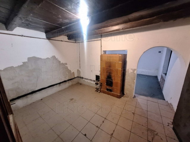 Eladó családi ház, Eddén 9.9 M Ft, 2 szobás