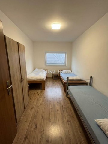 Eladó családi ház, Győrött 119 M Ft, 12 szobás