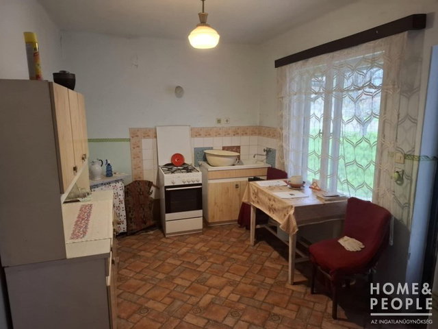 Eladó családi ház, Apátfalván 32 M Ft, 5 szobás
