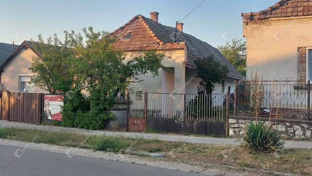 Eladó családi ház, Császáron 12.99 M Ft, 2 szobás