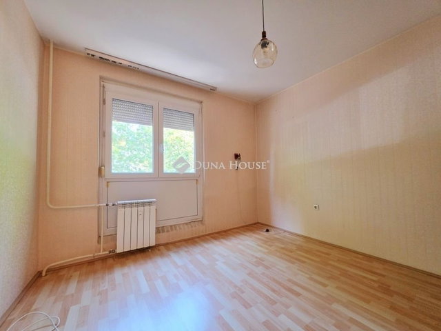 Eladó panellakás, Pécsett 42.9 M Ft, 2 szobás