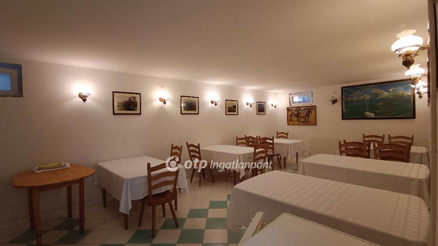 Eladó családi ház, Balatonbogláron 30 M Ft, 3 szobás