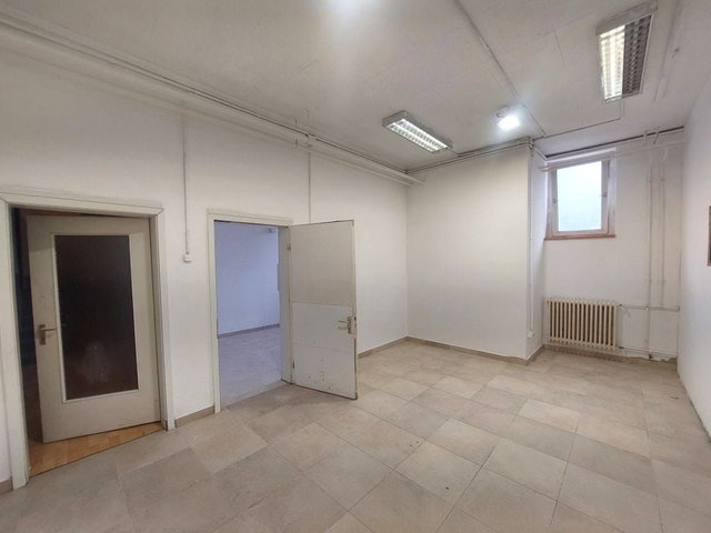 Kiadó ipari ingatlan, Solymáron 375 E Ft / hó, 125 szobás