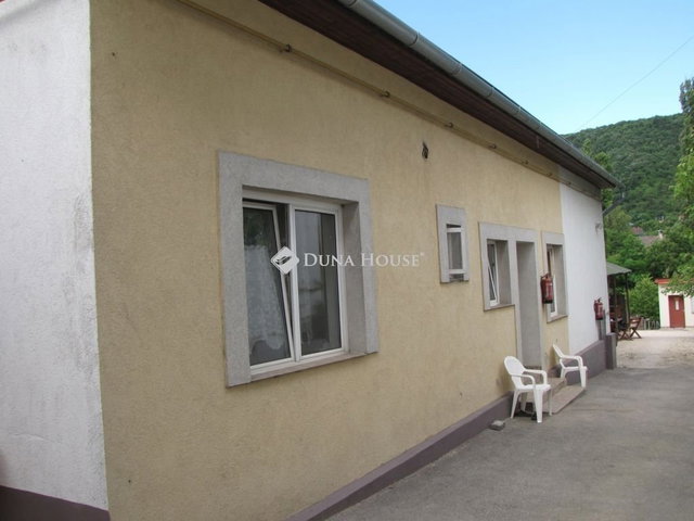 Eladó családi ház, Tatabányán 67 M Ft, 4+1 szobás