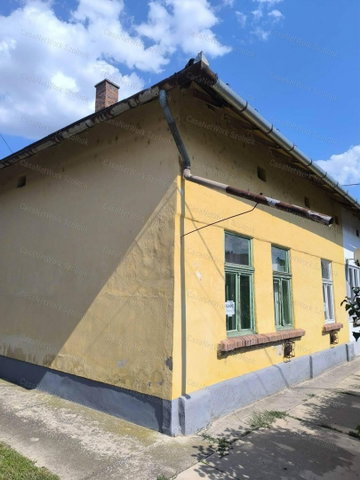 Eladó családi ház, Tiszaföldváron 12.5 M Ft, 3 szobás