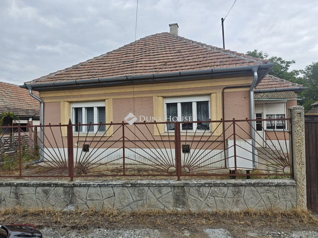Eladó családi ház, Szentmártonkátán 33.9 M Ft, 2 szobás