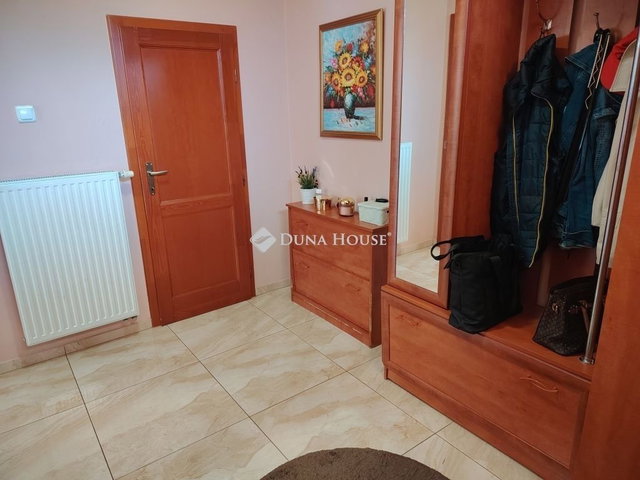 Eladó téglalakás, Székesfehérvárott 108 M Ft, 3 szobás