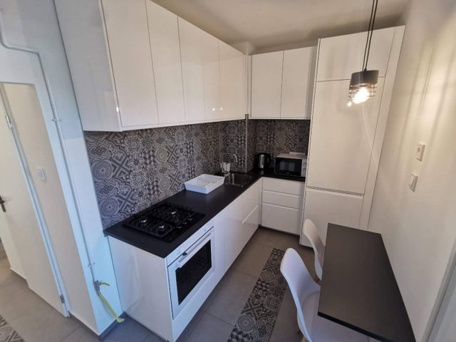 Kiadó panellakás, albérlet, Pécsett 200 E Ft / hó, 2 szobás