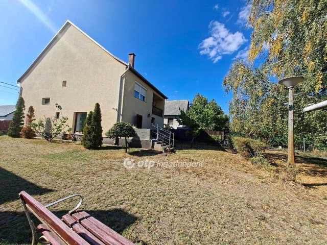 Eladó családi ház, Vámospércsen 74.9 M Ft, 4+1 szobás