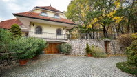 Eladó családi ház, Apátvarasdon 330 M Ft, 8 szobás