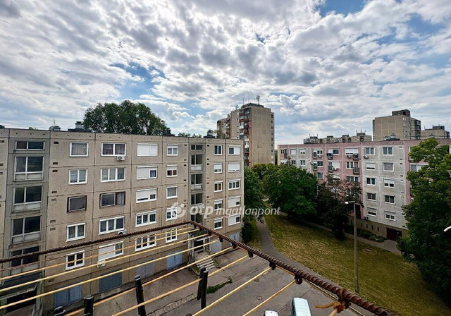 Eladó panellakás, Tatabányán 47.9 M Ft, 3 szobás