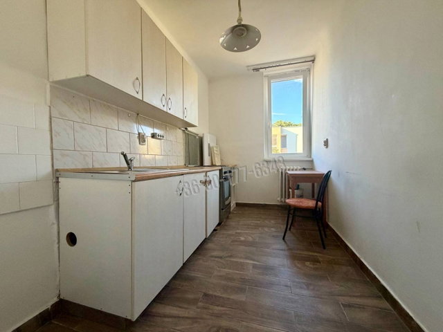 Eladó panellakás, Tatabányán, Cseri utcában 29.99 M Ft