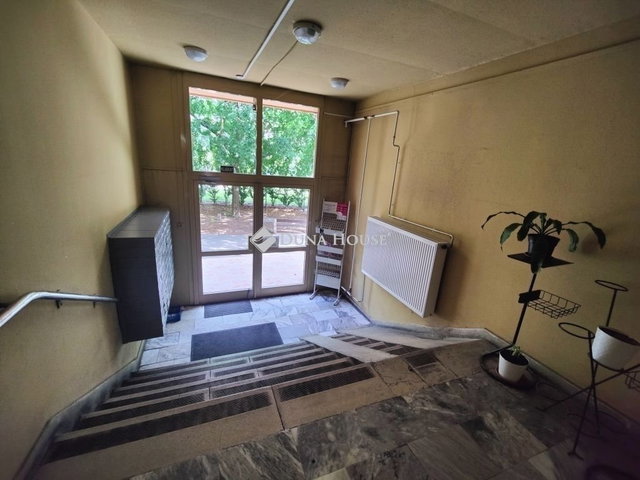 Eladó panellakás, Budapesten, X. kerületben 64.9 M Ft, 3 szobás