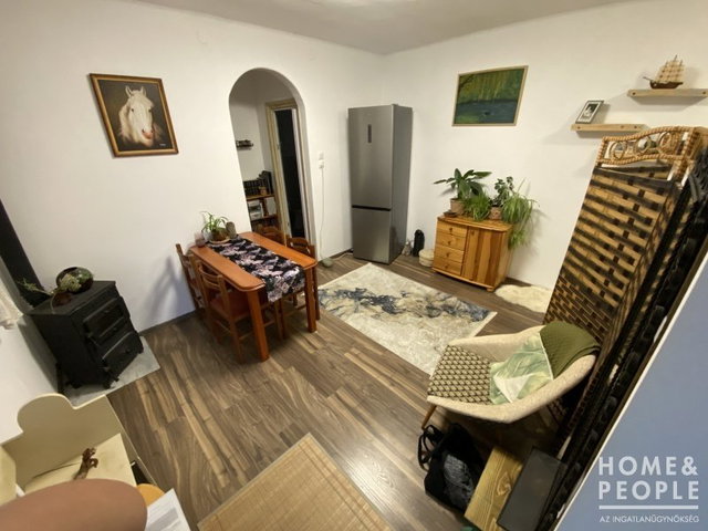 Eladó családi ház, Sándorfalván 31.99 M Ft, 1 szobás