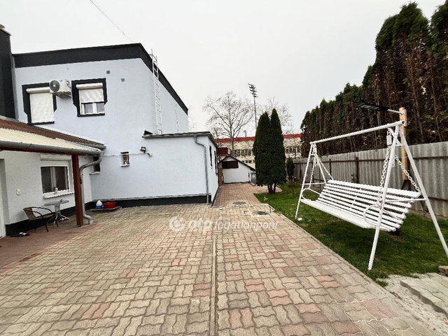 Eladó ikerház, Dunaújvárosban 84 M Ft, 3 szobás