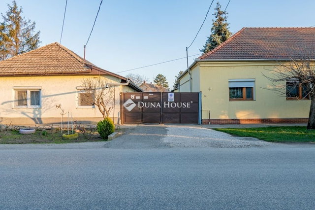 Eladó családi ház, Szegeden 64 M Ft, 4 szobás