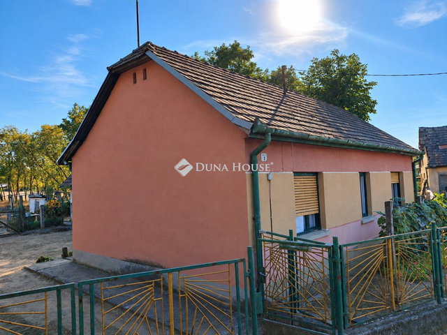 Eladó családi ház, Balassagyarmaton, Régi utcában 15 M Ft