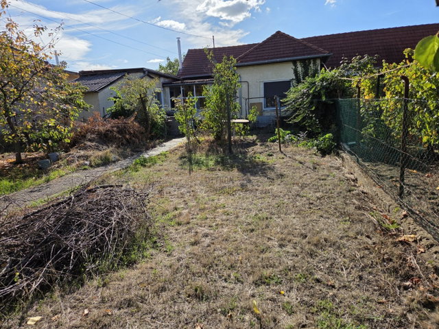 Eladó családi ház, Budapesten, XVIII. kerületben 70 M Ft