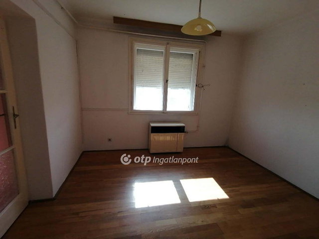 Eladó téglalakás, Kiskőrösön 35 M Ft, 2 szobás