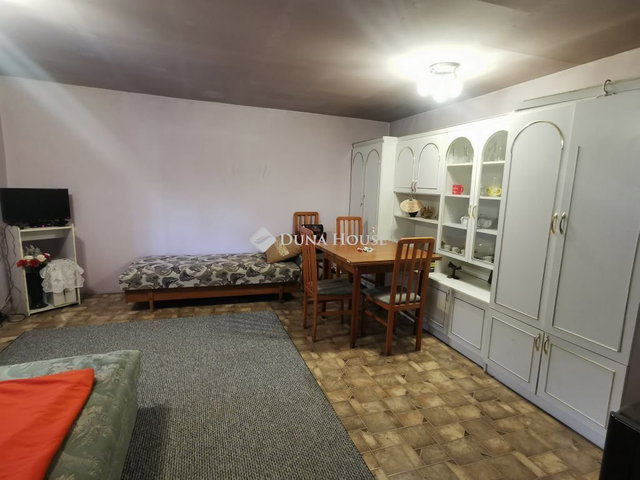 Eladó családi ház, Tardoson, Templom téren 22 M Ft, 4 szobás