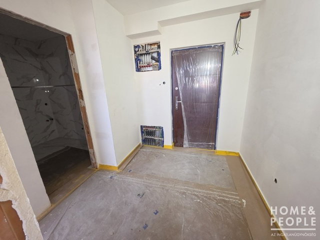 Eladó téglalakás, Szegeden 65 M Ft, 1 szobás
