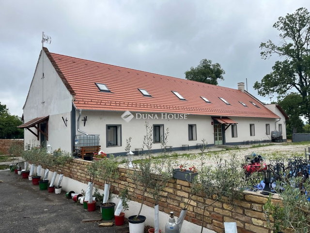 Eladó üzlethelyiség, Nemesvitán 1200 M Ft / költözzbe.hu