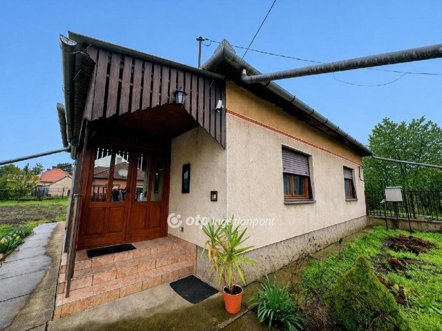 Eladó családi ház, Tiszaföldváron 39 M Ft, 3+1 szobás