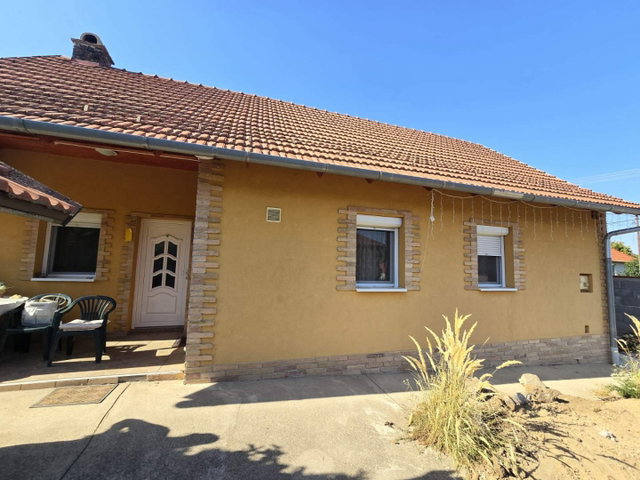 Eladó családi ház, Dombóváron 37.5 M Ft, 2+1 szobás