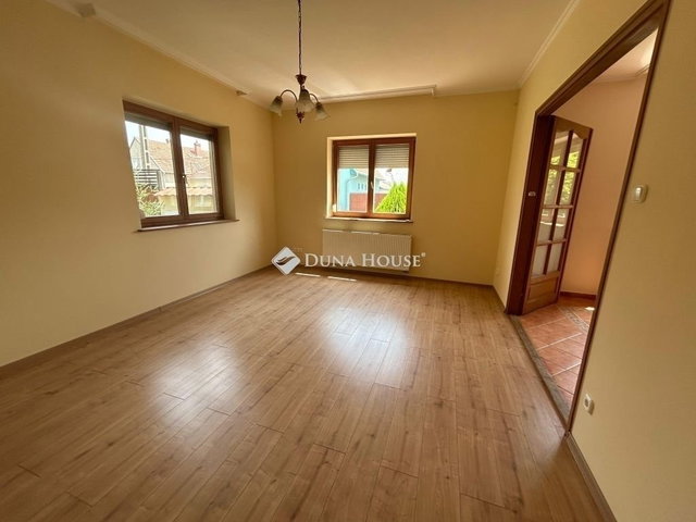 Eladó családi ház, Szegeden 130 M Ft, 3 szobás