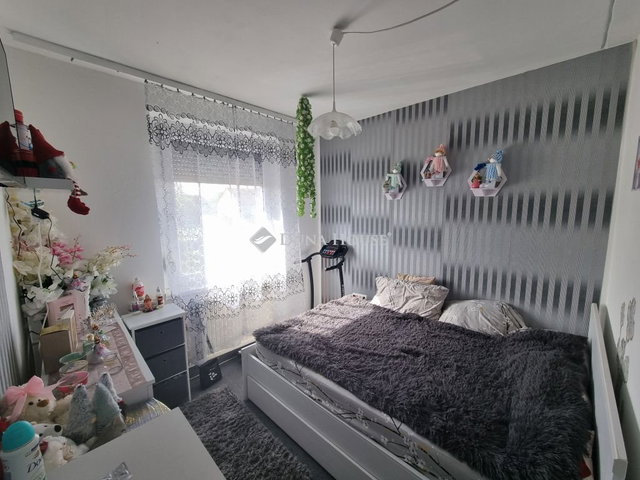 Eladó panellakás, Berhidán 32.9 M Ft, 3 szobás