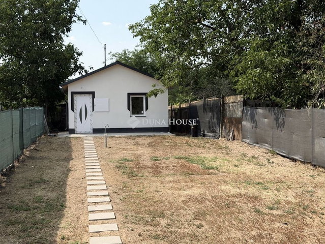 Eladó családi ház, Tápiószecsőn 25.9 M Ft, 2 szobás