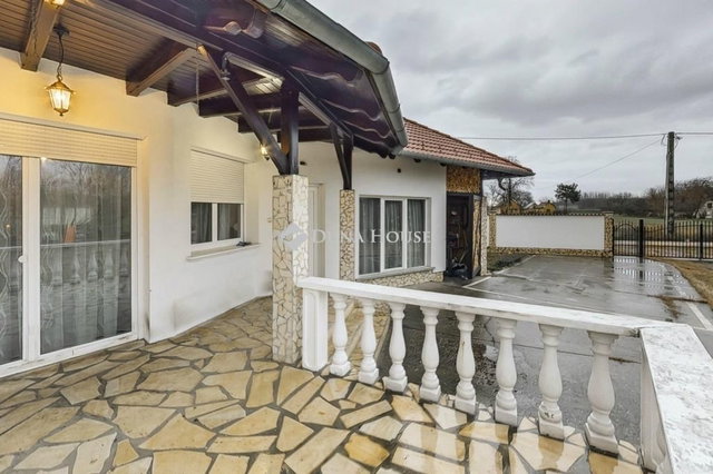 Eladó családi ház, Kecskeméten 111 M Ft, 5 szobás