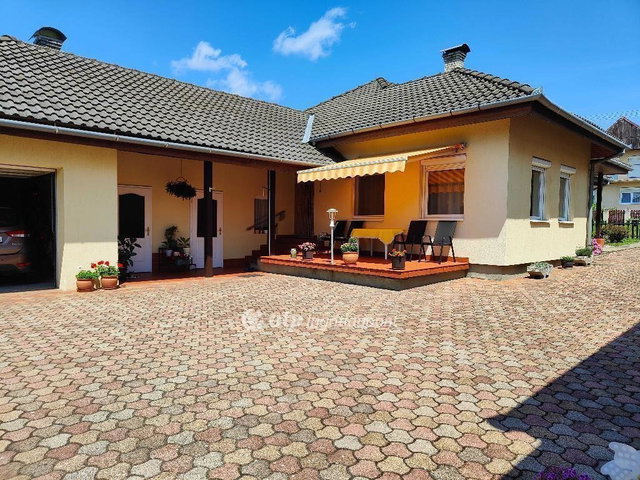 Eladó családi ház, Siklóson 77.9 M Ft, 3 szobás