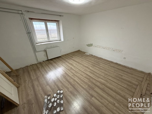 Eladó családi ház, Szegeden 52.99 M Ft, 2+2 szobás