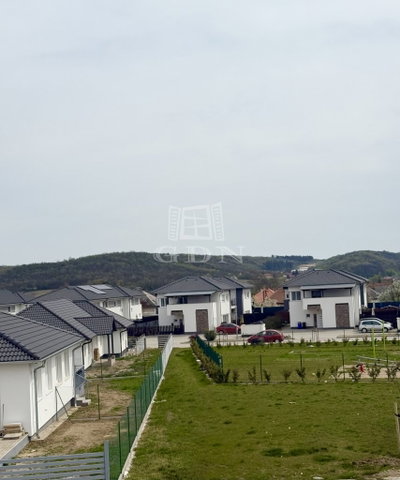 Eladó téglalakás, Mendén 79.9 M Ft, 1+3 szobás
