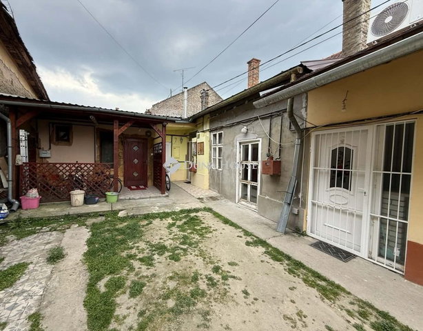 Eladó családi ház, Nagykőrösön 9.9 M Ft, 1 szobás