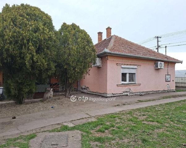 Eladó családi ház, Abonyban 31.9 M Ft, 3 szobás