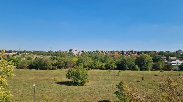 Eladó panellakás, Pécsett 41 M Ft, 3 szobás