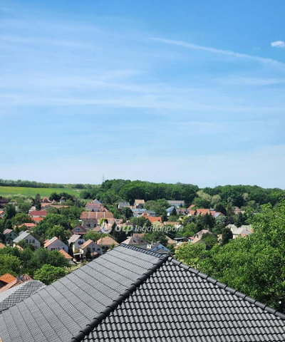 Eladó téglalakás, Pécelen 136.9 M Ft, 3+1 szobás
