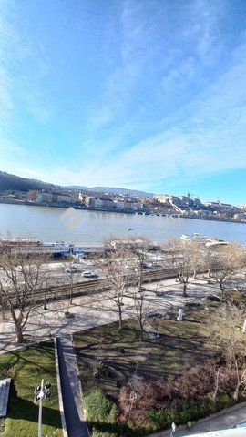 Kiadó iroda, Budapesten, V. kerületben, Március 15. téren