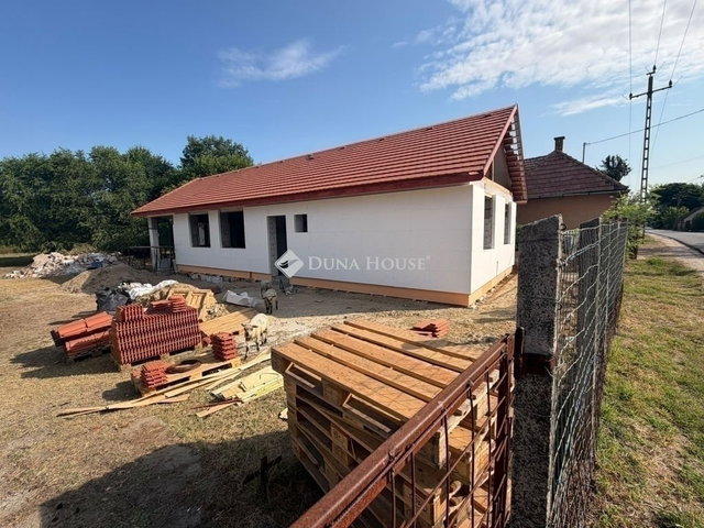 Eladó családi ház, Nyáregyházán 74.99 M Ft, 4 szobás